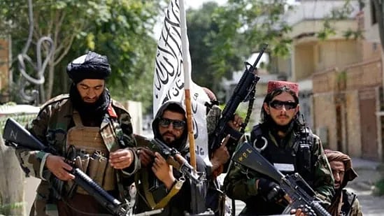 “இப்படியும் மோசடி செய்யலாமா?” : சிங்கப்பூரில் ஒரு வசூல்ராஜா MBBS! #Viral