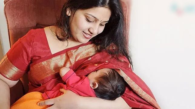 தாயை இழந்த 6 மாத குழந்தைக்கு தாய்ப்பால் ஊட்டிவரும் மருத்துவரின் மனைவி.. குவியும் பாராட்டு!