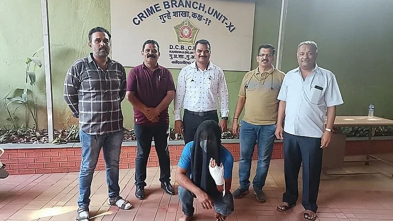 “கறிக்கடை கத்தியால் தந்தை மகனை குத்திய பழ வியாபாரி” : மாவுக்கட்டு போட்ட மும்பை போலிஸ் - நடந்தது என்ன?