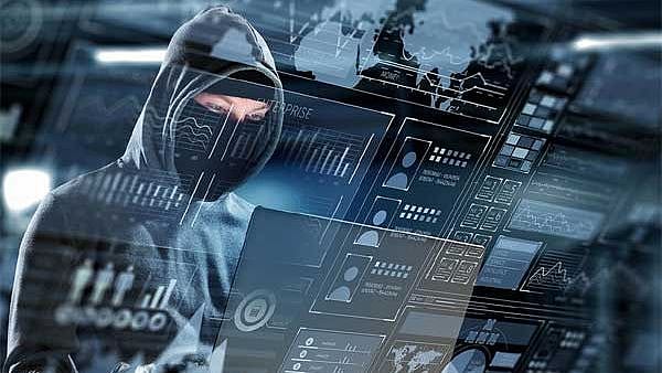 காவல்துறையின் பெயரில் போலி முகநூல் பக்கம்: தவறான தகவல்களை பரப்பிய நபர் அதிரடி கைது - போலிஸார் நடவடிக்கை !