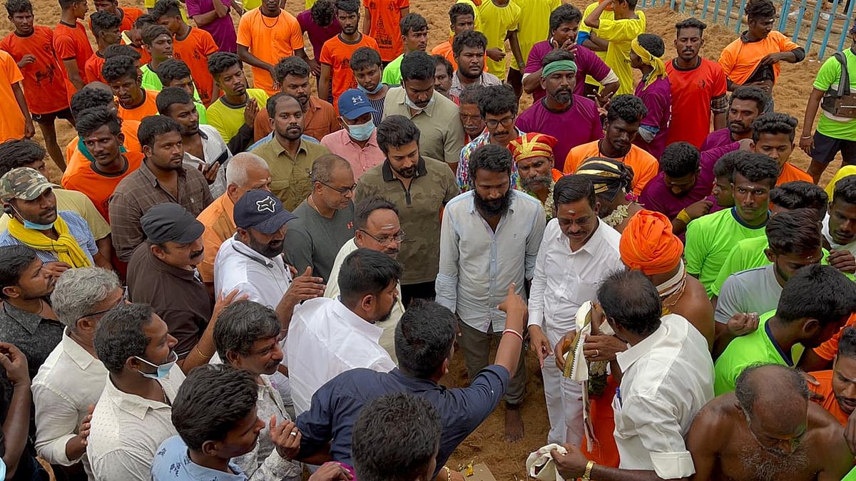 ’வாடிவாசல்’ களத்தில் நடிகர் சூர்யா : வைரலாகும் டெஸ்ட் ஷூட் புகைப்படங்கள்!