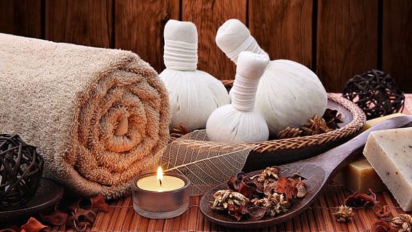 ஸ்பா வைத்து பாலியல் தொழில் செய்த ஓனருக்கு காப்பு மாட்டிய தானே போலிஸ்; 3 பெண்கள் மீட்பு!