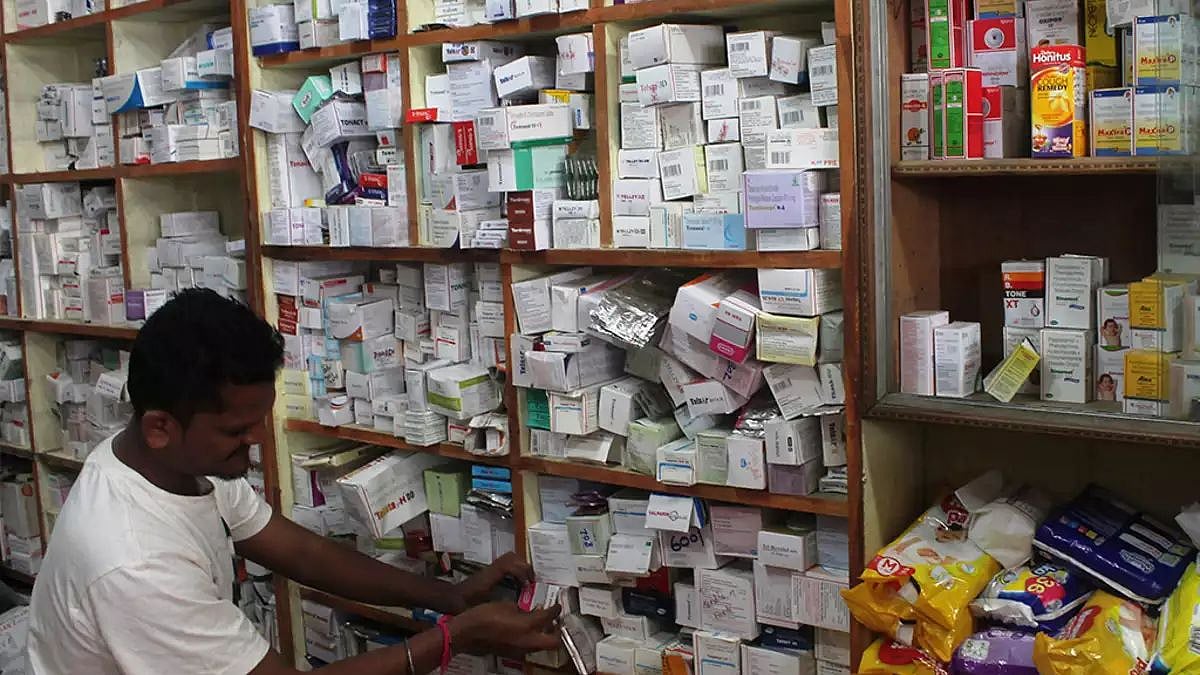 பெட்ரோல்-டீசல் விலையை தொடர்ந்து அத்தியாவசிய மருந்துகளின் விலை உயர்வு: மக்கள் மீது சுமை ஏற்றும் மோடி அரசு!