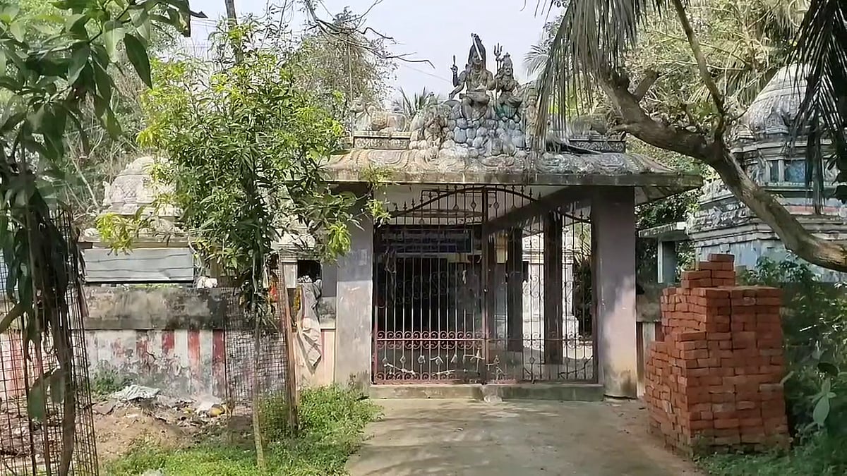 கருவறைக்குள் சிலையை பதுக்கி விற்க முயற்சி; சீர்காழி குருக்கள் கைது; 2 சிலைகள் மீட்பு!