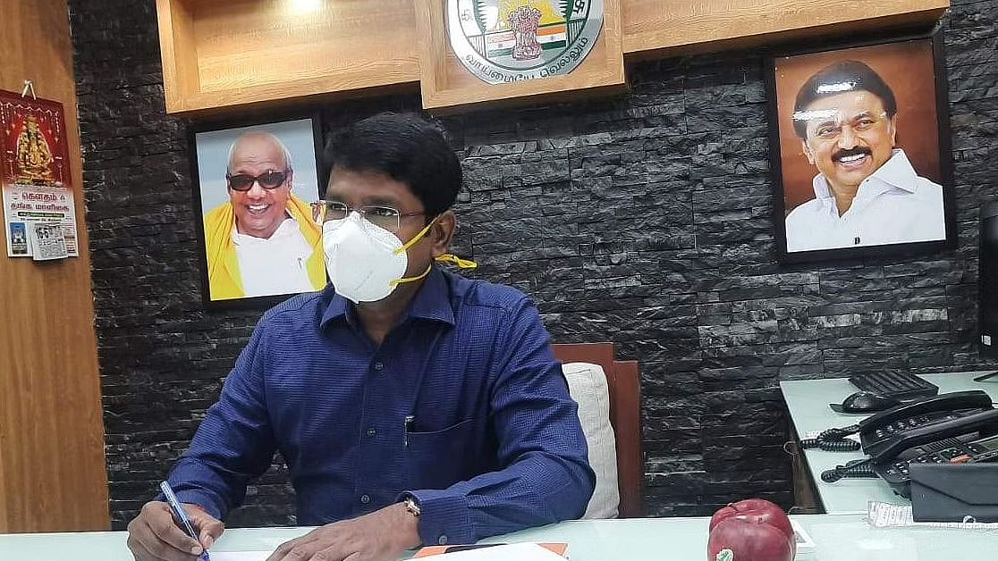 “பெற்றோரை பட்டினிபோட்ட மகனின் சொத்து பத்திரங்கள் ரத்து” : மாவட்ட ஆட்சியர் அதிரடி நடவடிக்கை!