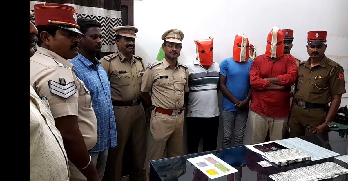 புதுச்சேரியில் கட்டுக்கட்டாக சிக்கிய கள்ளநோட்டு.. தட்டித்தூக்கிய போலிஸ் - மர்ம கும்பல் பிடிபட்டது எப்படி?