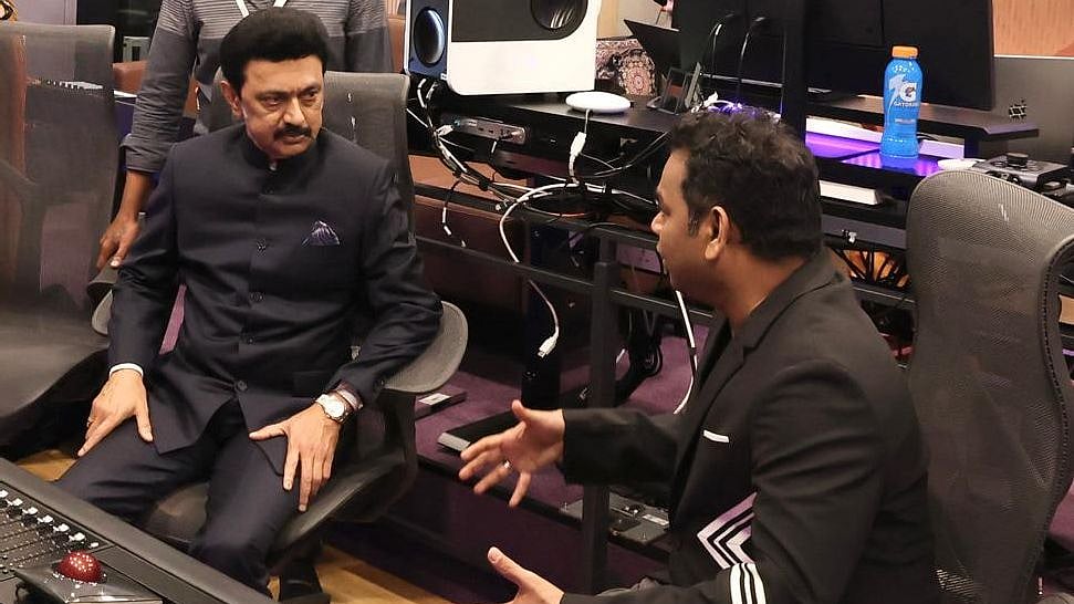 A.R.ரஹ்மான் ஸ்டூடியோவில் முதல்வர் மு.க.ஸ்டாலின் : ‘மூப்பில்லா தமிழே.. தாயே’ போட்டுக் காட்டிய இசைப்புயல்!