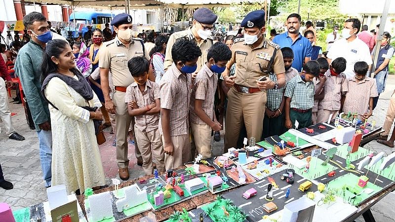 'நான் உன்னோட ரசிகன் தம்பி..' : பள்ளி மாணவன் பதிலால் மெய்சிலிர்த்த DGP சைலேந்திரபாபு!