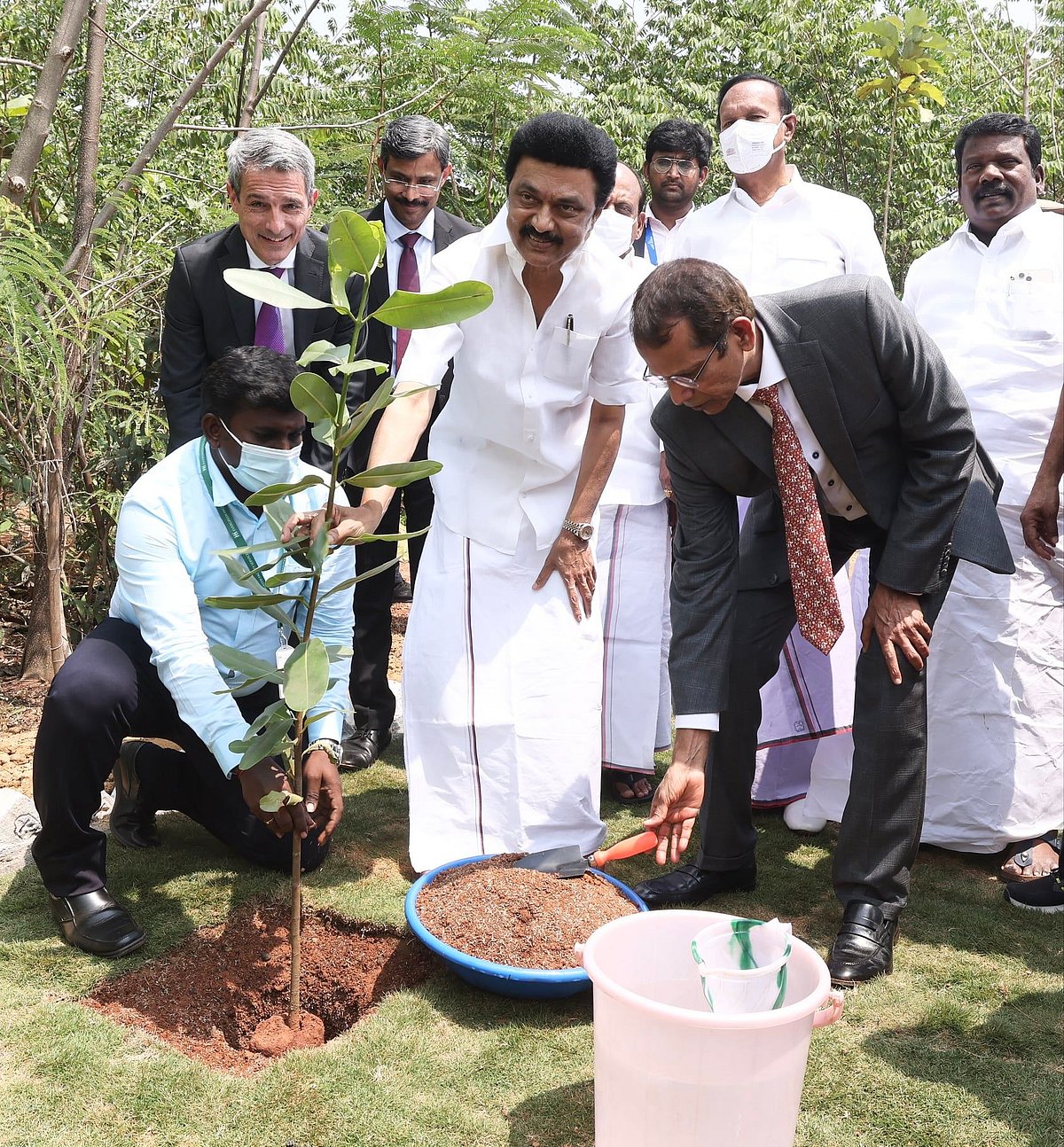 'Learn While Earn' : பிற நிறுவனங்களும் பின்பற்ற வேண்டிய திட்டம் - செயின்ட் கோபைன் நிறுவனத்தில் முதல்வர்!