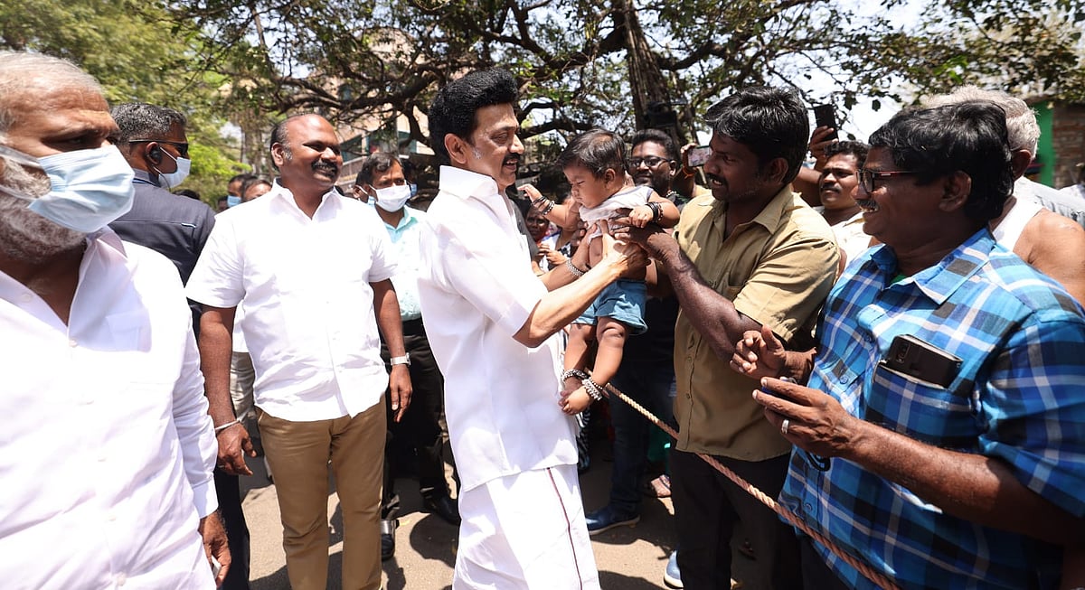 சென்னையில் மழைநீர் வடிகால் பணிகள்: நேரில் ஆய்வு செய்த முதலமைச்சருடன் செல்ஃபி எடுத்து மகிழ்ந்த பொதுமக்கள்!