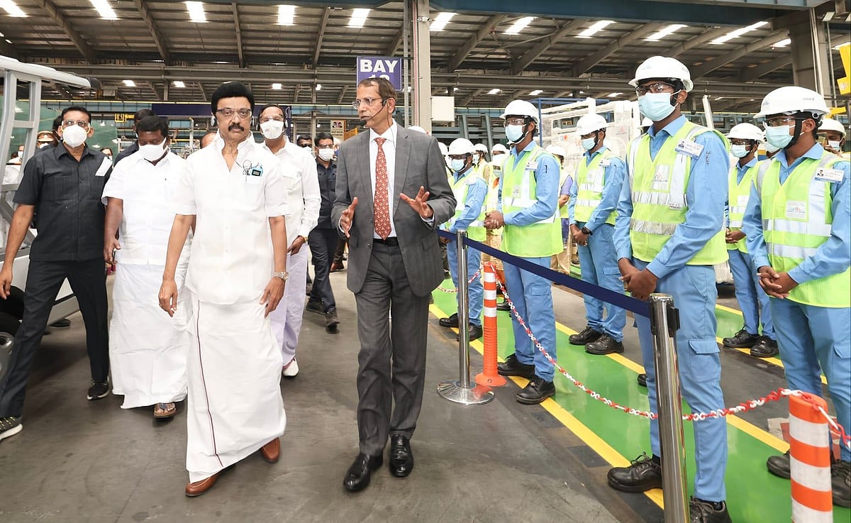 'Learn While Earn' : பிற நிறுவனங்களும் பின்பற்ற வேண்டிய திட்டம் - செயின்ட் கோபைன் நிறுவனத்தில் முதல்வர்!