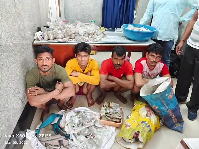 3.25 கிலோ தங்கம்.. 10 கிலோ வெள்ளி கொள்ளை : ஓடும் ரயிலில் கொள்ளையர்களை பிடித்த போலிஸ் - சிக்கியது எப்படி? 