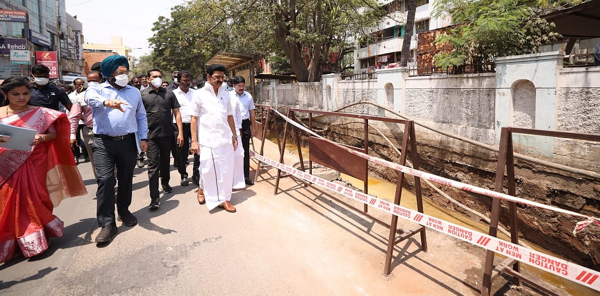 சென்னையில் மழைநீர் வடிகால் பணிகள்: நேரில் ஆய்வு செய்த முதலமைச்சருடன் செல்ஃபி எடுத்து மகிழ்ந்த பொதுமக்கள்!