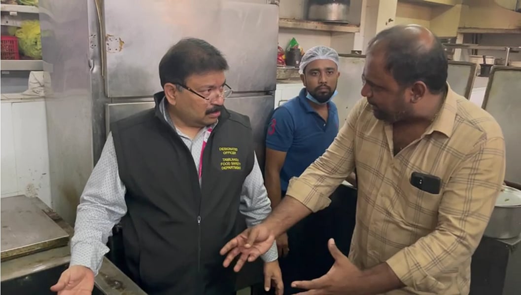 “கெட்டுப்போன இறைச்சியில் பிரியாணி..? - அடுத்தடுத்து 3 ஹோட்டல்களில் ரெய்டு” : அதிரடியாக மூடிய அதிகாரிகள் !