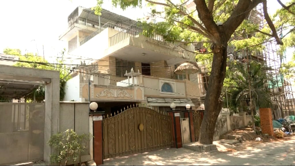 நீதிபதி வீட்டில் தங்கி குடித்து கும்மாளம் அடித்து தவணை முறையில் நகை, பணம் கொள்ளை.. நேபாளி கும்பல் கைவரிசை