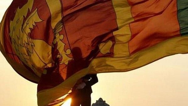 கடும் பொருளாதார நெருக்கடியில் சிக்கித் தவிக்கும் இலங்கை.. வீதியில் இறங்கிய மக்கள் : அங்கு நடப்பது என்ன ?