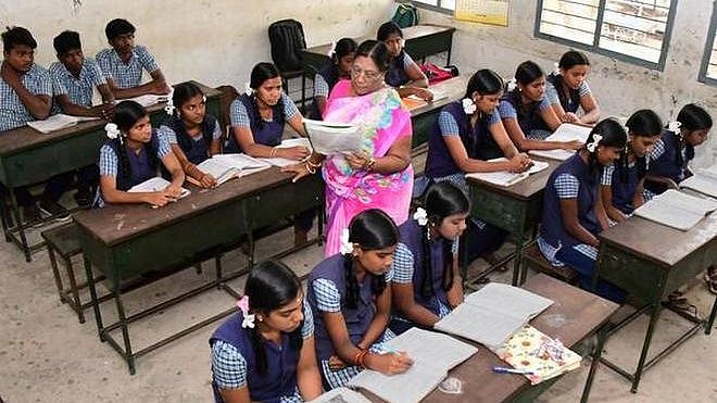 “அரசு பள்ளியில் மும்மொழி கொள்கையா?” : பொய்ச் செய்தி வெளியிட்ட நாளிதழுக்கு பதிலடி கொடுத்த தமிழ்நாடு அரசு!