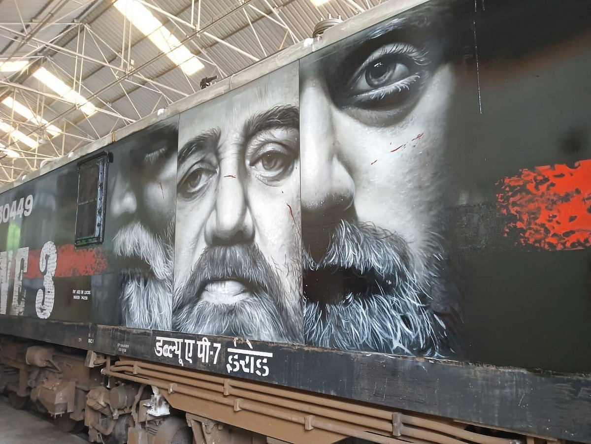 “ஆரம்பிக்கலாங்களா..?” - ‘விக்ரம்’ ஃபர்ஸ்ட் லுக்.. ரயிலில் ஸ்டிக்கர் ஒட்டி அசத்தல் : வைரலாகும் வீடியோ!