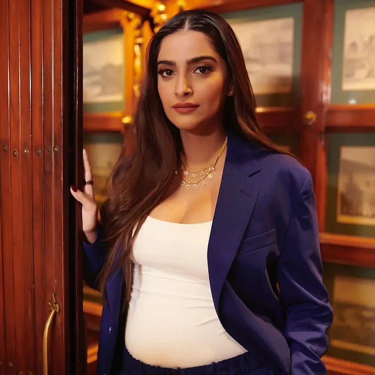 பிரபல நடிகை வீட்டில் ரூ.2.4 கோடி மதிப்புள்ள பணம், நகைகள் திருட்டு.. திரையுலகில் கடும் அதிர்ச்சி!