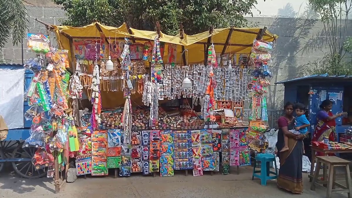 வளையல் கடை பெண்ணிடம் மாமுல் கேட்டு அடிதடி.. அதிமுக பெண் நிர்வாகிக்கு சிறை; காஞ்சி போலிஸ் அதிரடி!