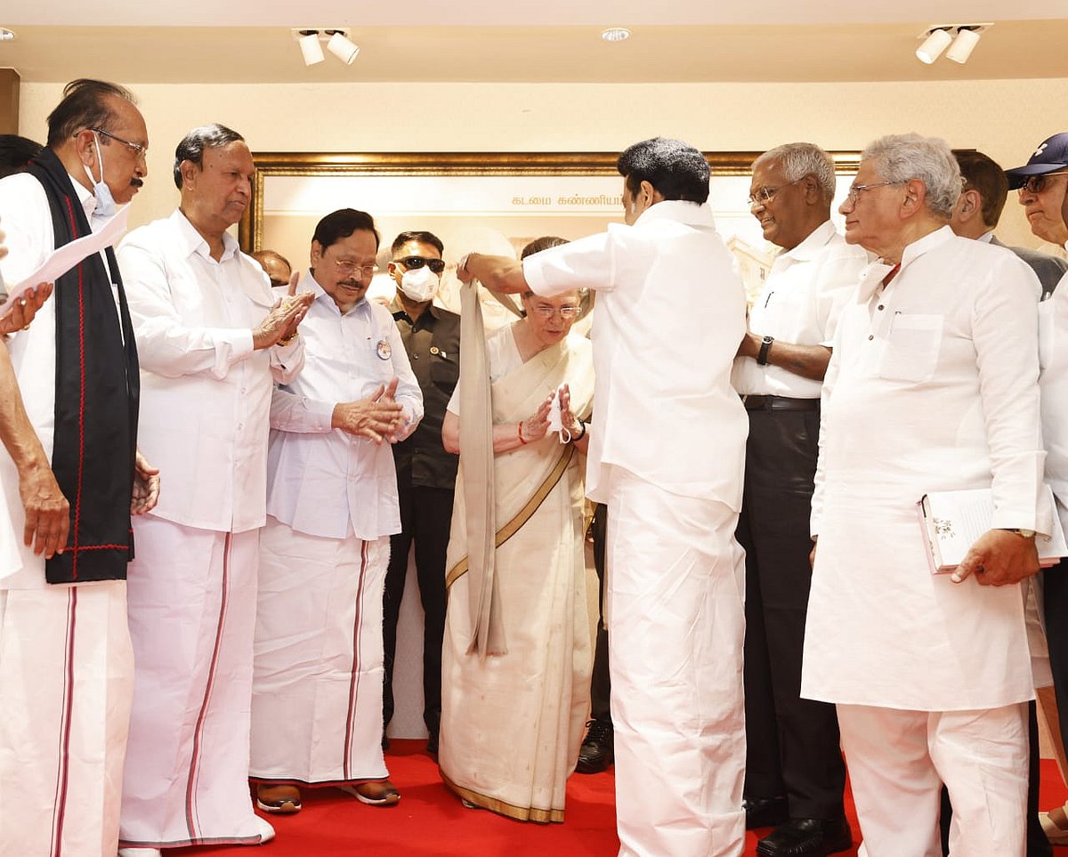 “கொடி பறக்குதா..?” : டெல்லியில் தடத்தை வலுவாகப் பதித்த தி.மு.க : அண்ணா – கலைஞர் அறிவாலயம் திறப்பு!