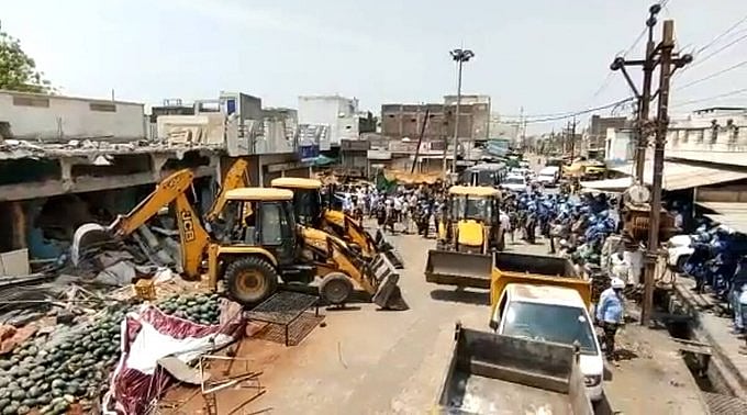 ‘ராம நவமி’ ஊர்வலம் என்ற பெயரில் வட மாநிலங்களில் மதக் கலவரம்.. இஸ்லாமியர்களின் வீடுகளை சூறையாடிய கும்பல்!