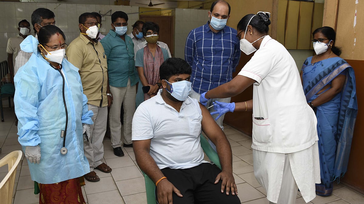 'தடுப்பூசி கட்டாயம் இல்லை'... மக்கள்  நல்வாழ்வுத்துறை கூறுவது என்ன?