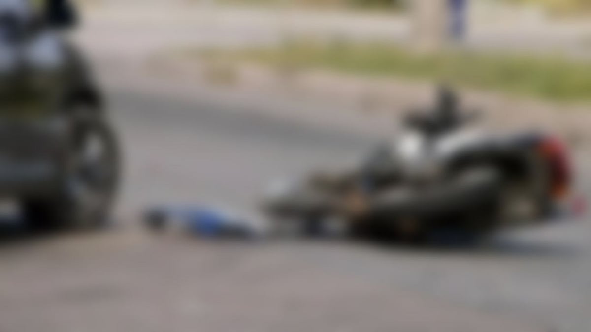 சாலையை கடக்கும் போது நடந்த விபரீதம்.. நுங்கு வியாபாரம் செய்த தந்தை, மகனுக்கு நேர்ந்த துயரம்!