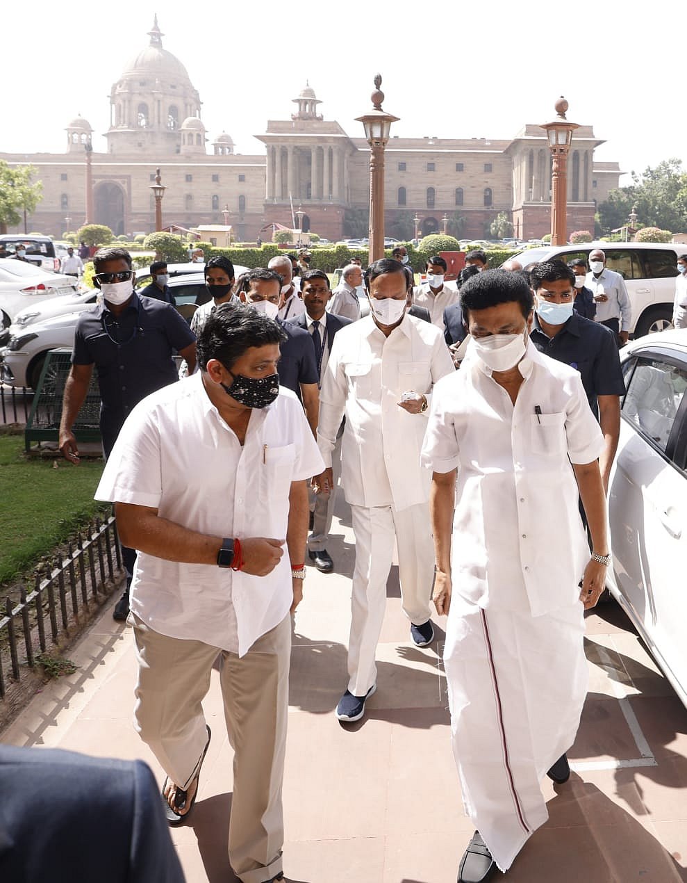 முதல்வர் மு.க.ஸ்டாலினின் இன்றைய டெல்லி விசிட்: நிர்மலா சீதாராமனுக்கு பொருநை நாகரிகம் புத்தகம் பரிசளிப்பு!