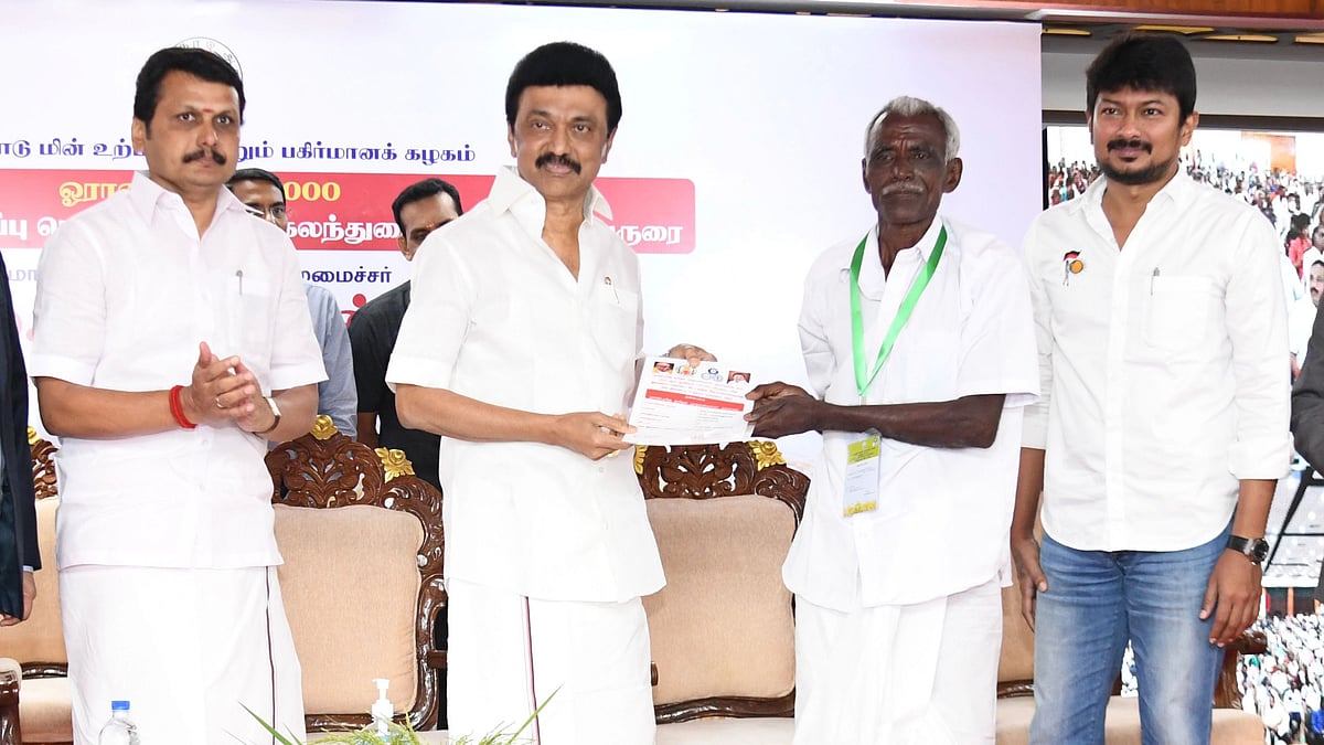 “ஒரு லட்சம் விவசாயிகளுக்கு இலவச மின் இணைப்பு - இந்த சாதனை சாதாரண விஷயம் அல்ல” : முரசொலி நாளேடு பாராட்டு!