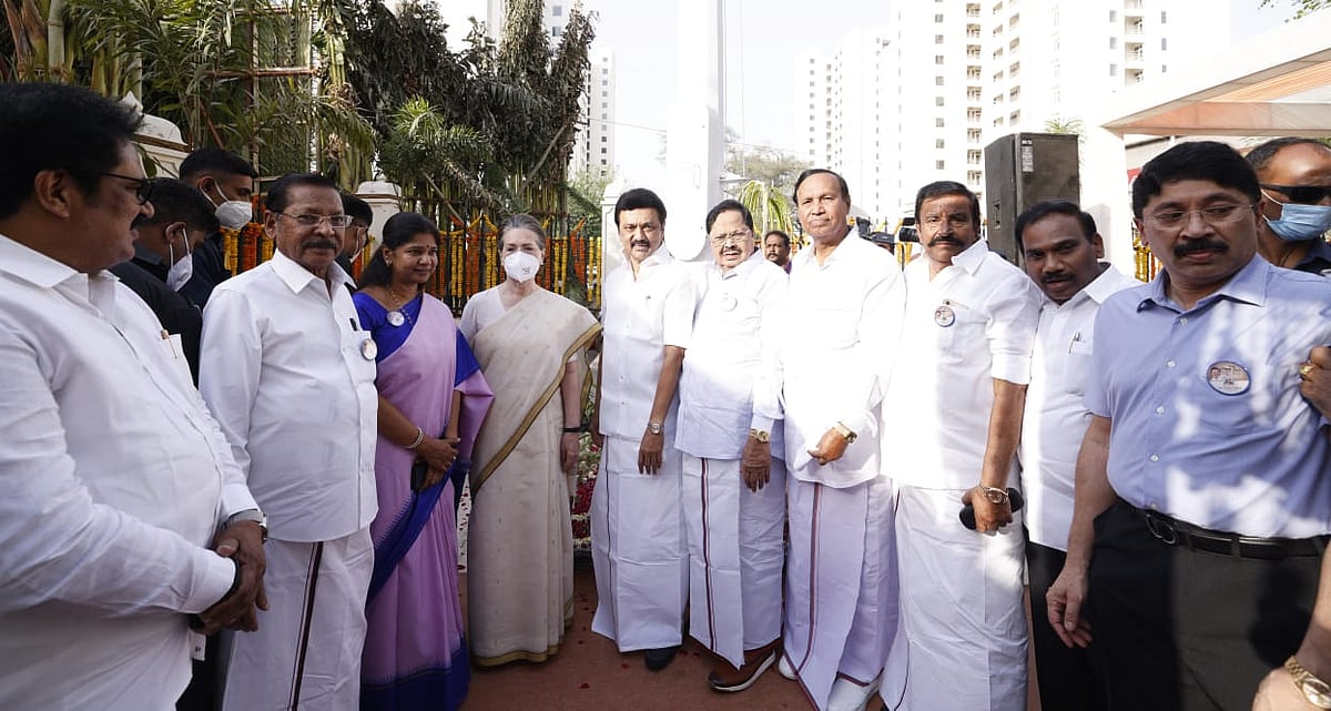 “கொடி பறக்குதா..?” : டெல்லியில் தடத்தை வலுவாகப் பதித்த தி.மு.க : அண்ணா – கலைஞர் அறிவாலயம் திறப்பு!