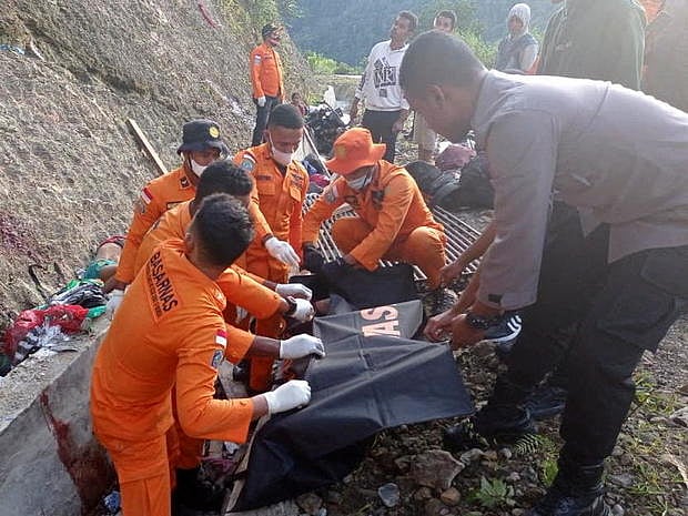 நடந்து சென்ற சீக்கியர்களை தாக்கிய மர்ம நபர்கள்.. என்ன நடக்கிறது நியூயார்க்கில்? திட்டமிட்ட சதியா?