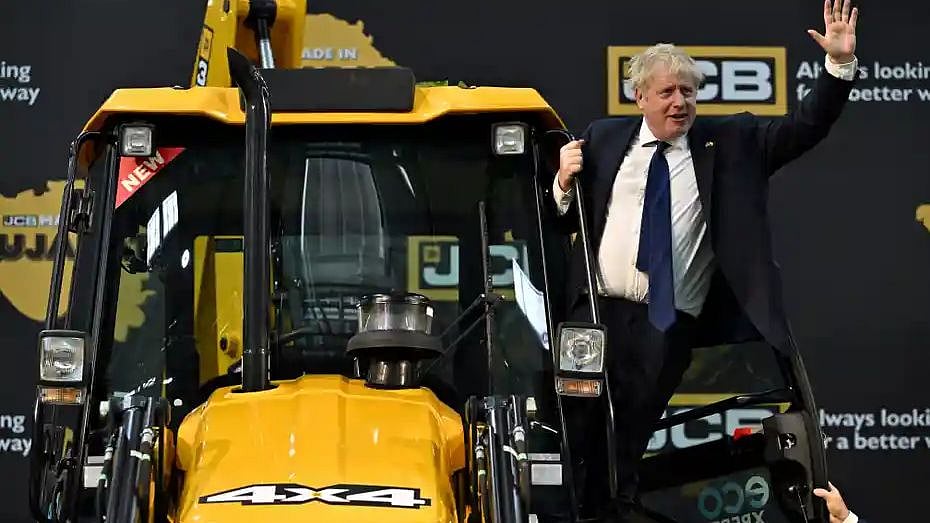புல்டோசரில் ஏறி போஸ் கொடுத்த போரிஸ் ஜான்சன்.. உள்நாட்டு அரசியல் தெரியாதா?.. வறுத்தெடுக்கும் நெட்டிசன்கள்!