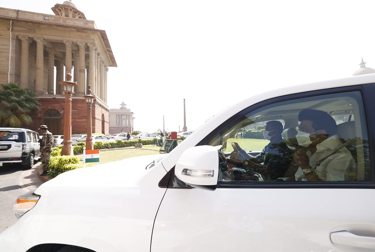 முதல்வர் மு.க.ஸ்டாலினின் இன்றைய டெல்லி விசிட்: நிர்மலா சீதாராமனுக்கு பொருநை நாகரிகம் புத்தகம் பரிசளிப்பு!