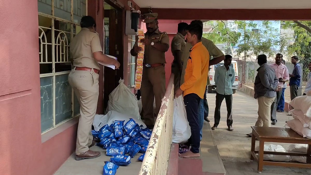 சாக்லேட் கடையில் திடீர் சோதனை: மூட்டை மூட்டையாக பிடிபட்ட 300 கிலோ குட்கா, ஹான்ஸ்; ராணிப்பேட்டையில் அதிரடி