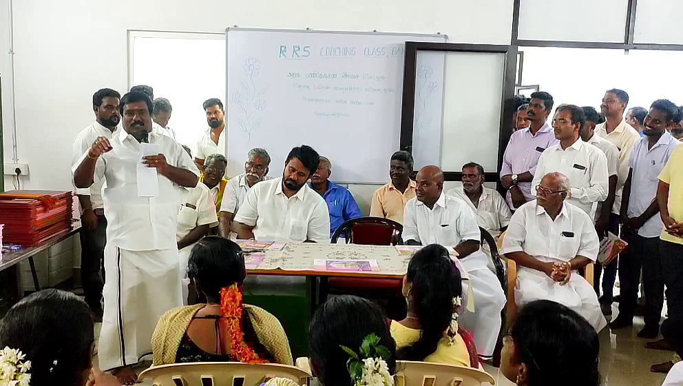 முன்பு நூலகம்.. தற்போது கோச்சிங் சென்டர்.. சட்டமன்ற அலுவலகத்தை பொதுமக்களுக்கு அர்ப்பணித்த திமுக எம்.எல்.ஏ