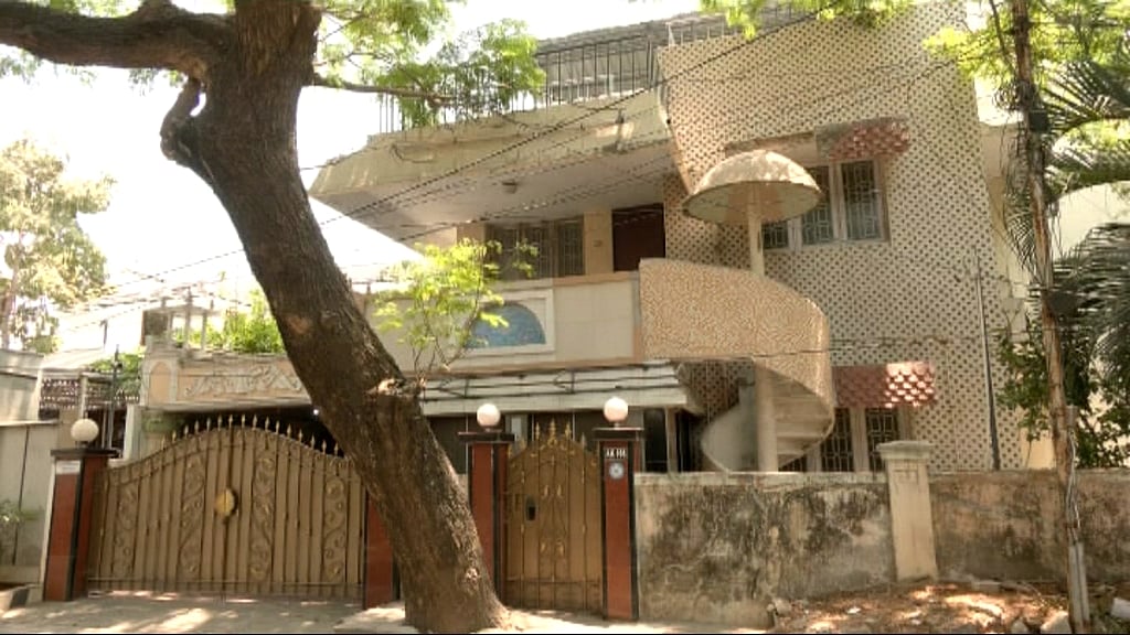 நீதிபதி வீட்டில் தங்கி குடித்து கும்மாளம் அடித்து தவணை முறையில் நகை, பணம் கொள்ளை.. நேபாளி கும்பல் கைவரிசை