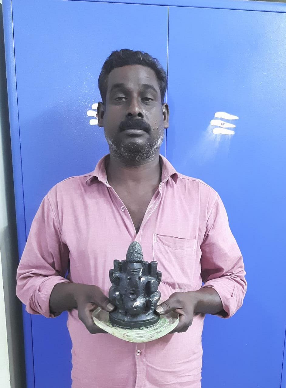 ”அது வெறும் கல்தான்; ஐம்பொன் இல்ல” - 13 லட்சம் கேட்டு ஏமாற்ற முயற்சித்த மாமனார் மருமகன் சிக்கியது எப்படி?
