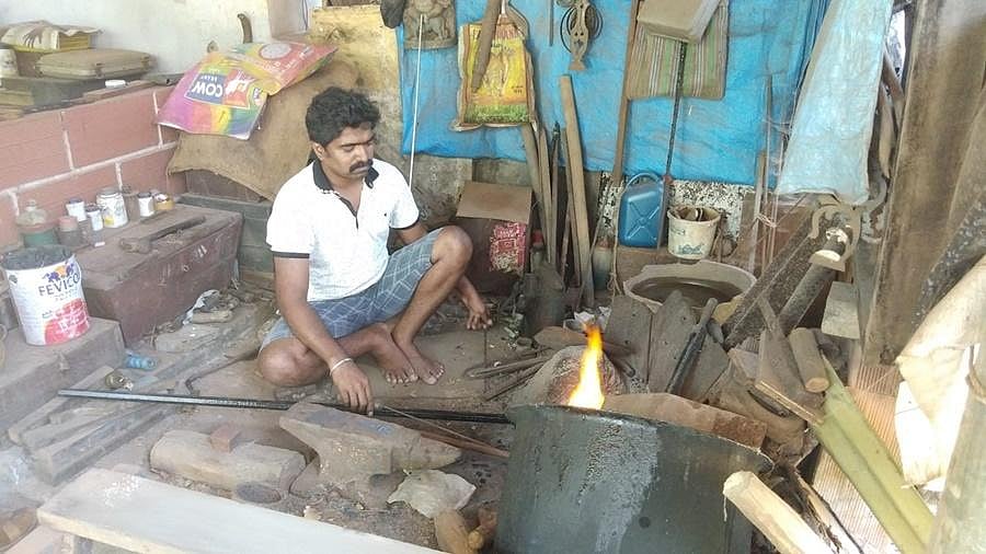 அன்று இரும்பு பட்டறை தொழிலாளி.. இன்று KGF படத்தின் இசையமைப்பாளர்: யார் இந்த ரவி பஸ்ரூர்?