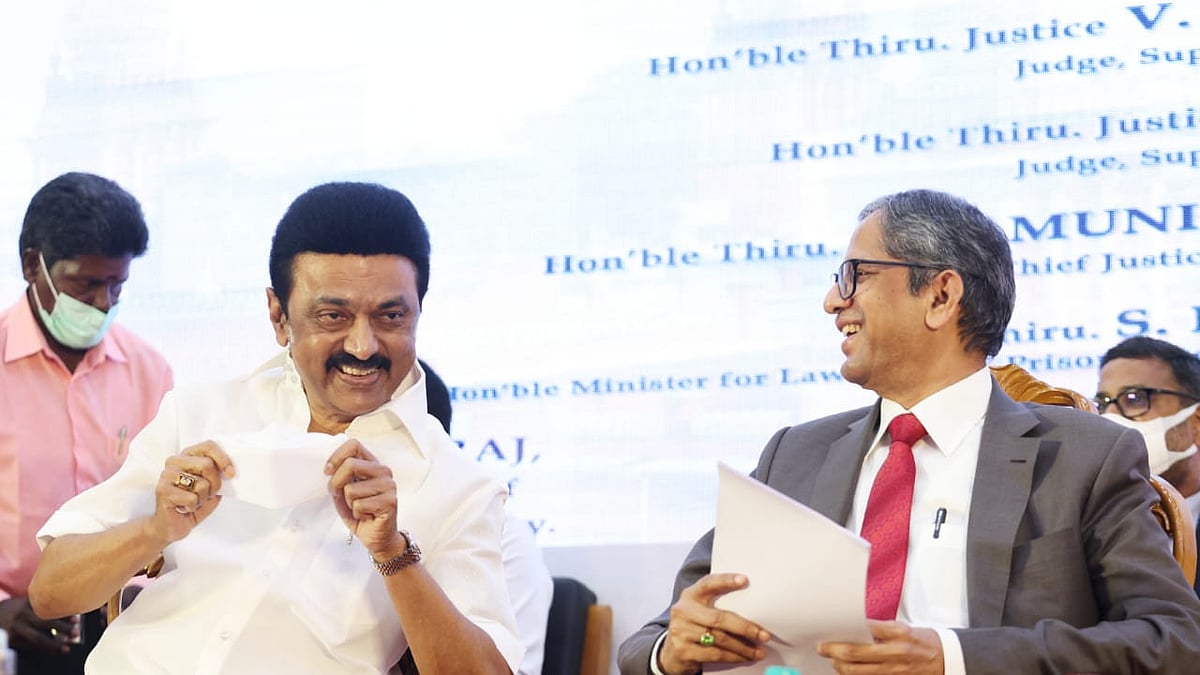 “தமிழ் மொழி உயர்நீதிமன்றத்தில் வழக்காடு மொழியாக்கப்பட வேண்டும்” : மேடையிலேயே கோரிக்கை வைத்த முதல்வர்!