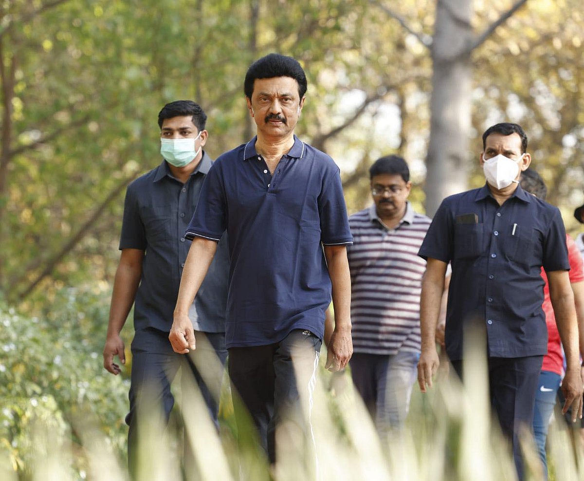 டெல்லியில் நடைப்பயிற்சி மேற்கொண்ட முதல்வர் மு.க.ஸ்டாலின்.. ஆர்வமுடன் செல்ஃபி எடுத்துக் கொண்ட இளைஞர்கள்!