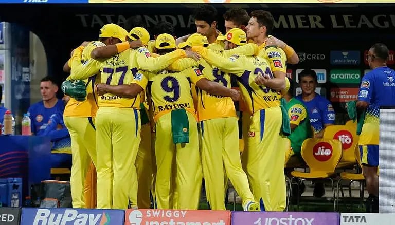 தோல்வியை தடுத்து வெற்றிக்கு அழைத்து செல்வாரா?: மீண்டும் கேப்டனான தோனி!