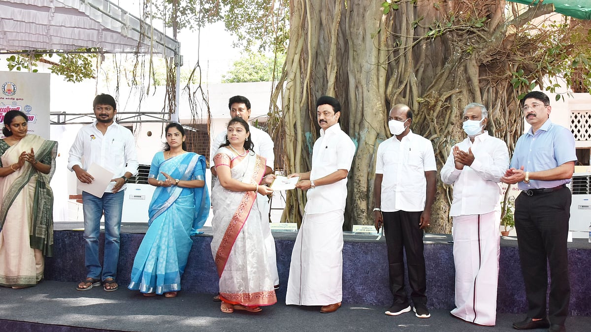 “'பண்பட்ட - சமமான' கல்விக்கு அடித்தளம் அமைக்கும் பள்ளி மேலாண்மைக் குழுக்கள்”: முரசொலி நாளேடு பாராட்டு!