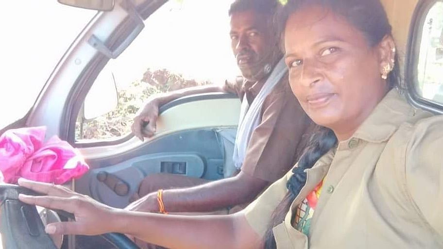 கழக ஆட்சிக்கு மற்றுமொரு சாட்சி.. கணவனை இழந்த பெண்ணுக்கு ஓட்டுநர் பணி: நெகிழவைத்த திமுக நகராட்சி தலைவர்!