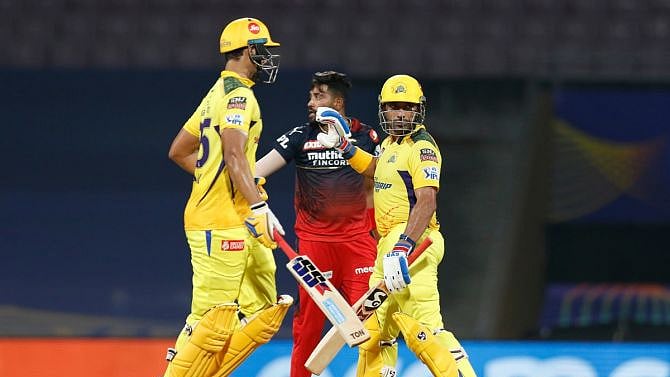 பெங்களூருவை துவம்சம் செய்த சென்னை.. வெற்றிப்பாதைக்கு திரும்பியது எப்படி? - இந்த ஃபார்ம் தொடருமா? #IPL2022