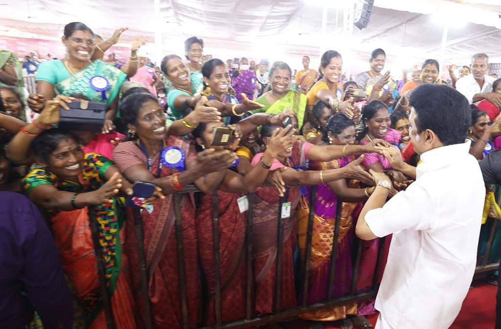 விழுப்புரம் சமத்துவபுரத்தை பட்டியலின பெண்ணை வைத்து ரிப்பன் வெட்டி திறக்கச் செய்த முதல்வர் மு.க.ஸ்டாலின்!