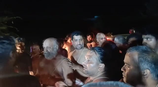 காஞ்சிபுரம் வரதராஜ பெருமாள் கோவிலில் பிரபந்தம் பாட அனுமதி இல்லை : சென்னை ஐகோர்ட் உத்தரவுக்கு என்ன காரணம்?