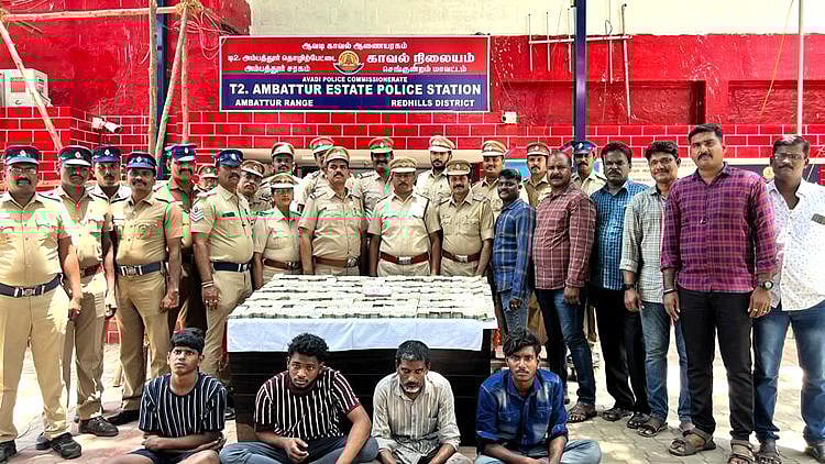 மேனேஜரை கத்தியால் குத்தி ரூ.82 லட்சம் வழிப்பறி.. 200 CCTV ஆய்வு - கொள்ளை கும்பலை கூண்டோடு தூக்கிய போலிஸ்!