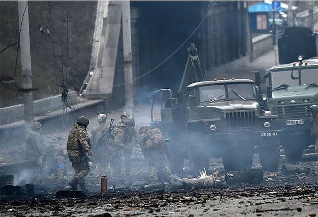 பள்ளி மாணவர்களை மிரட்டும் கொரோனா.. சீனாவில் பரவும் வைரஸ்: உலக நாடுகள் அச்சம்!