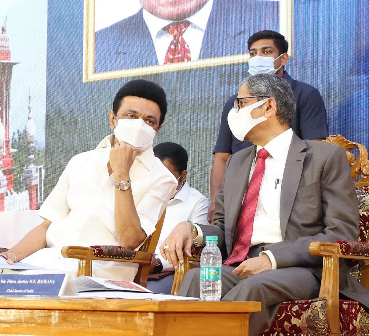 “தமிழ் மொழி உயர்நீதிமன்றத்தில் வழக்காடு மொழியாக்கப்பட வேண்டும்” : மேடையிலேயே கோரிக்கை வைத்த முதல்வர்!